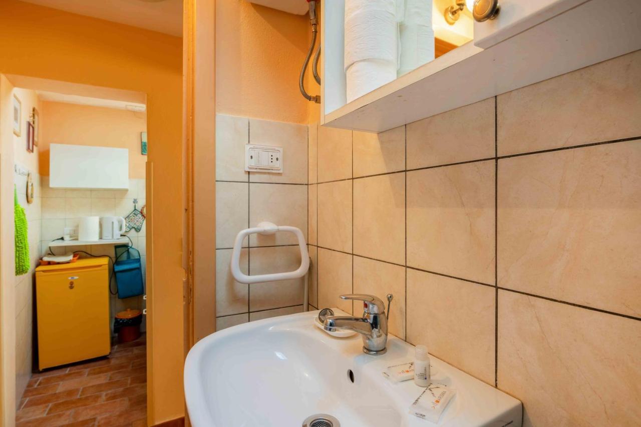 San Frediano Cozy Studio With Private Patio Apartman Firenze Kültér fotó